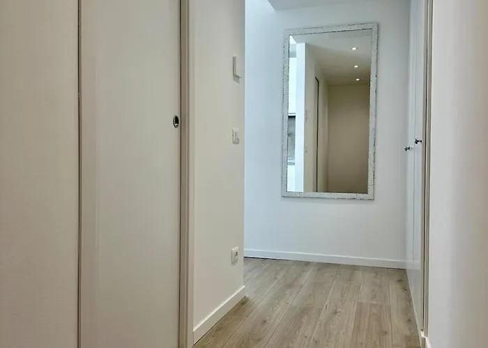 Hidden Style Urban Loft Near Venice Апартаменты